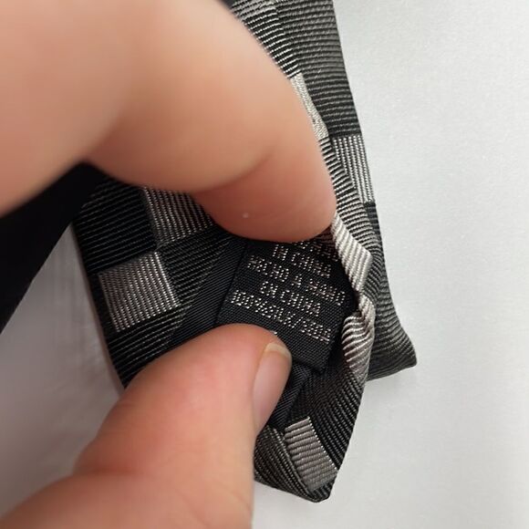 100% silk Gray and black alfani necktie - Picture 3 of 5